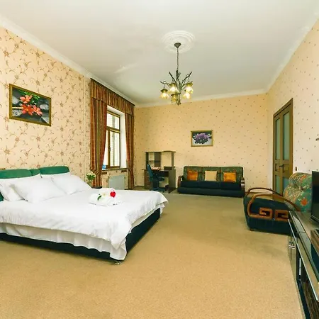 With View On Inpedendence Square Khreshchatyk Apartment